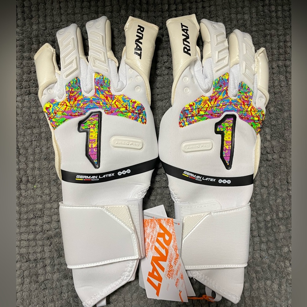 Soccer gloves